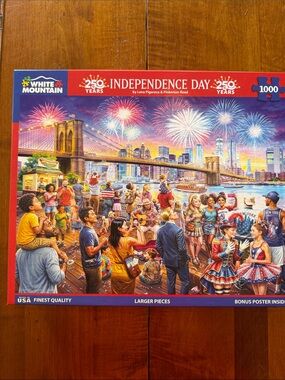 White Mountain Independence Day Puzzle - Red, Blue, White 1000 pieces